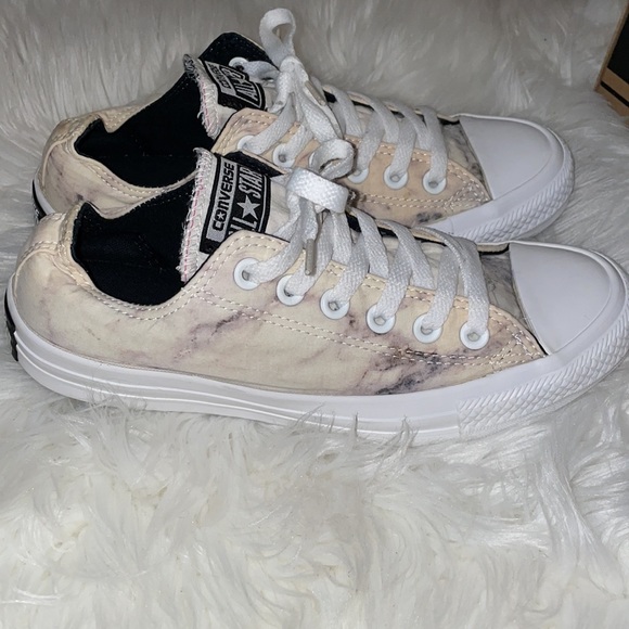 Converse Shoes - Women Chuck Taylor